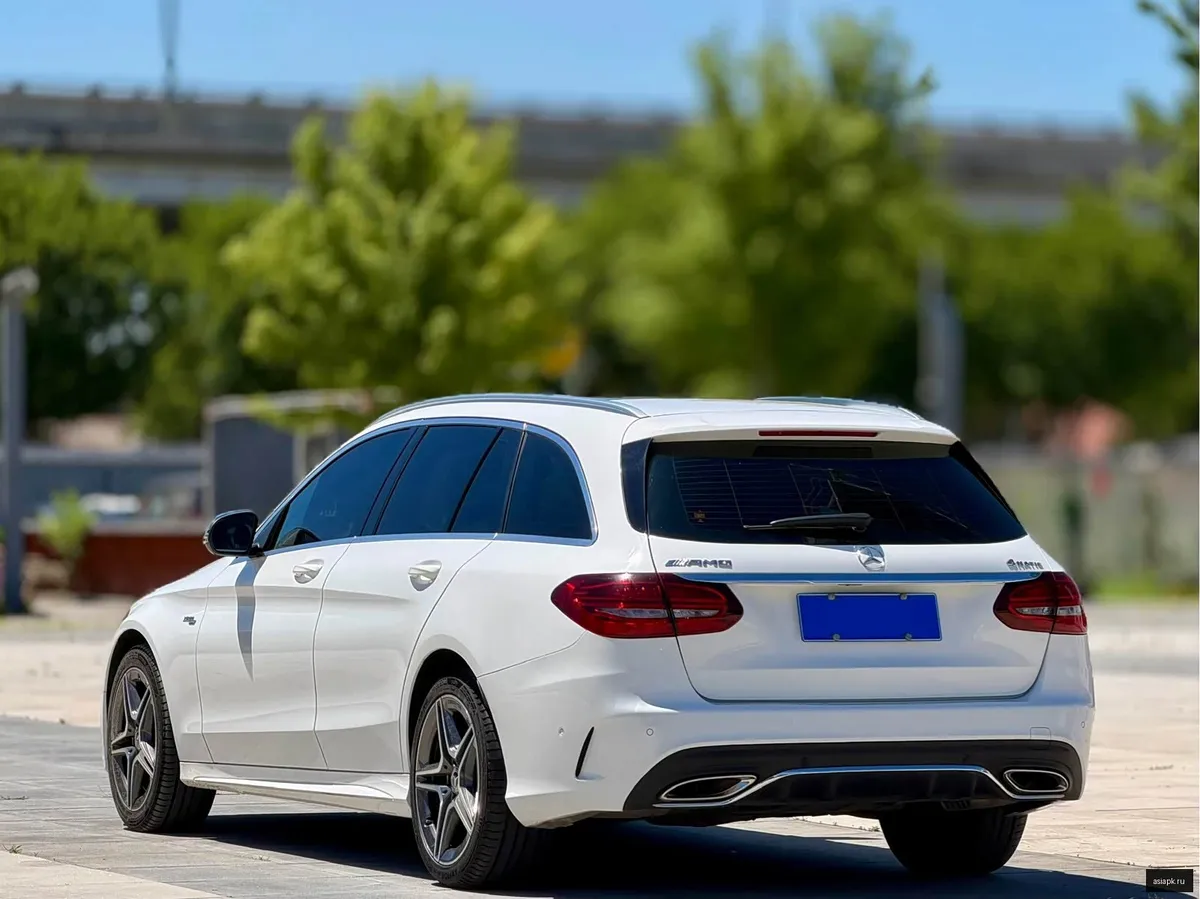 Mercedes-Benz C-Class 4