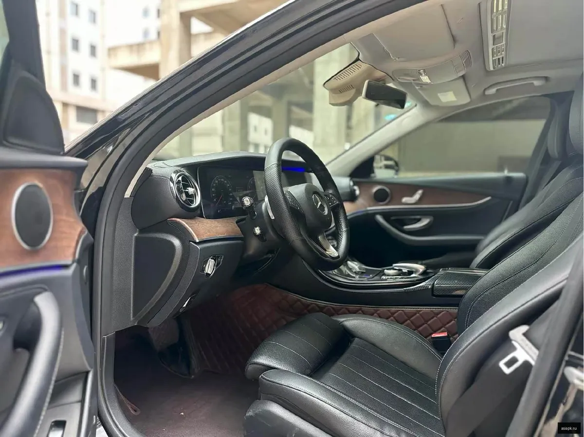 Mercedes-Benz E-Class 3