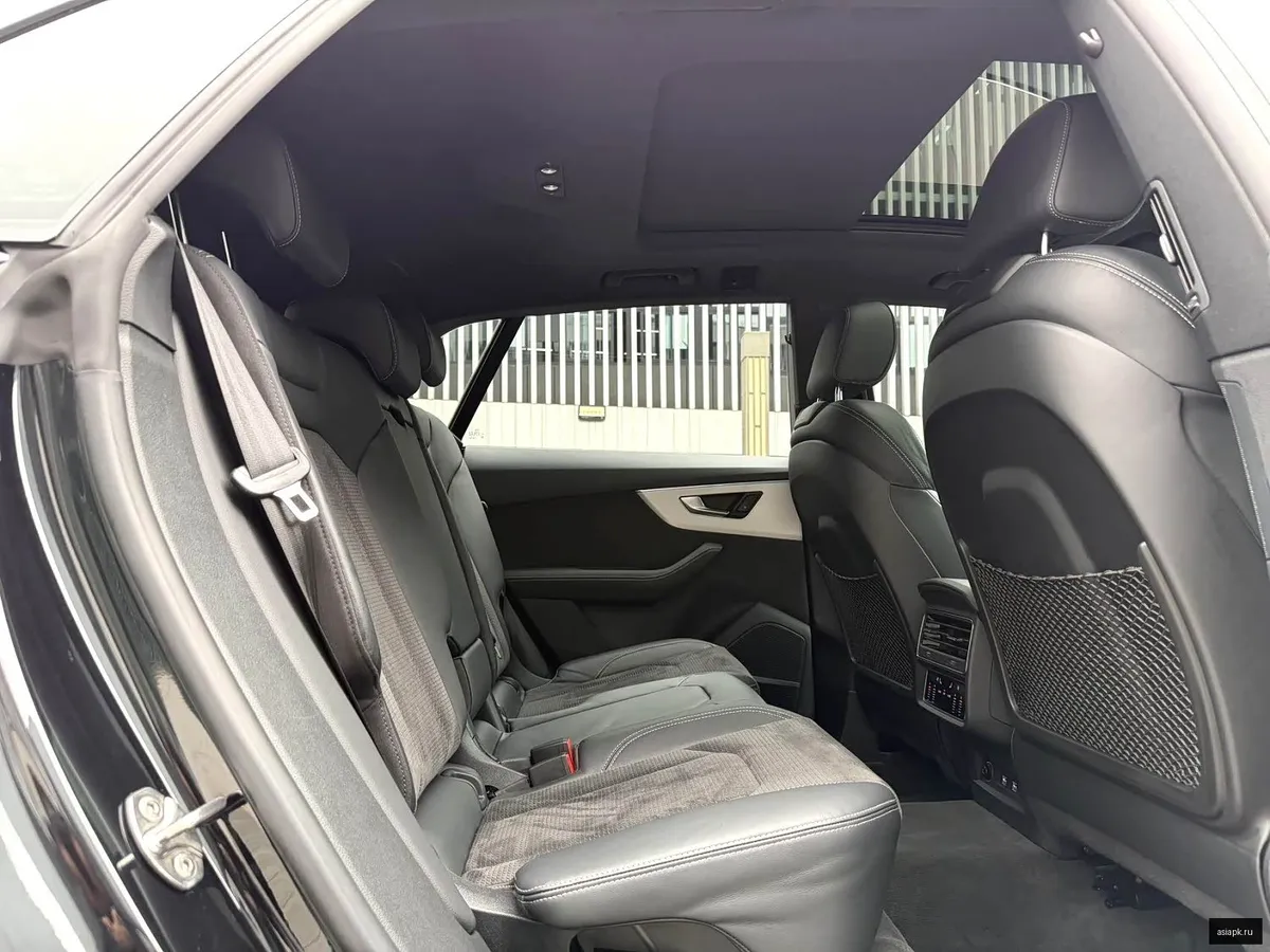 Audi Q8 5
