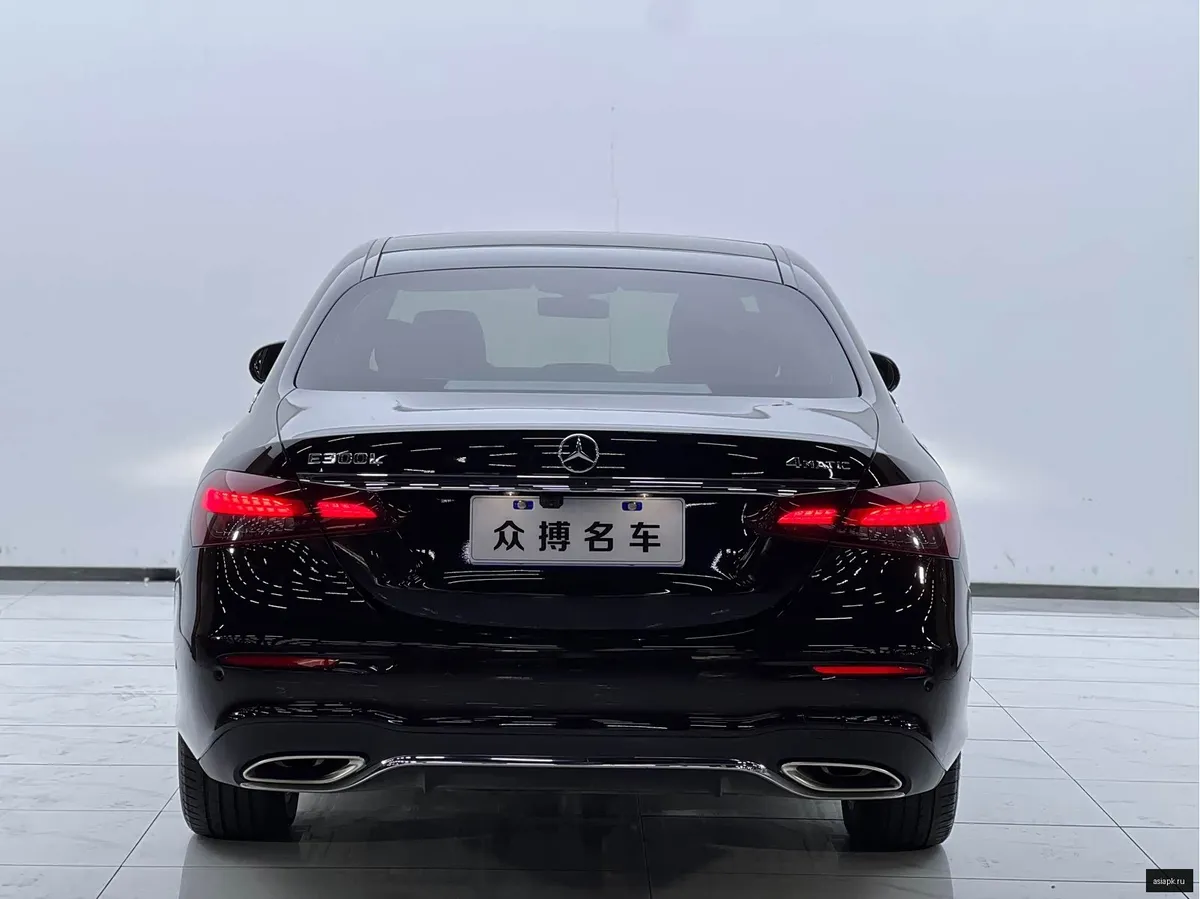 Mercedes-Benz E-Class 4