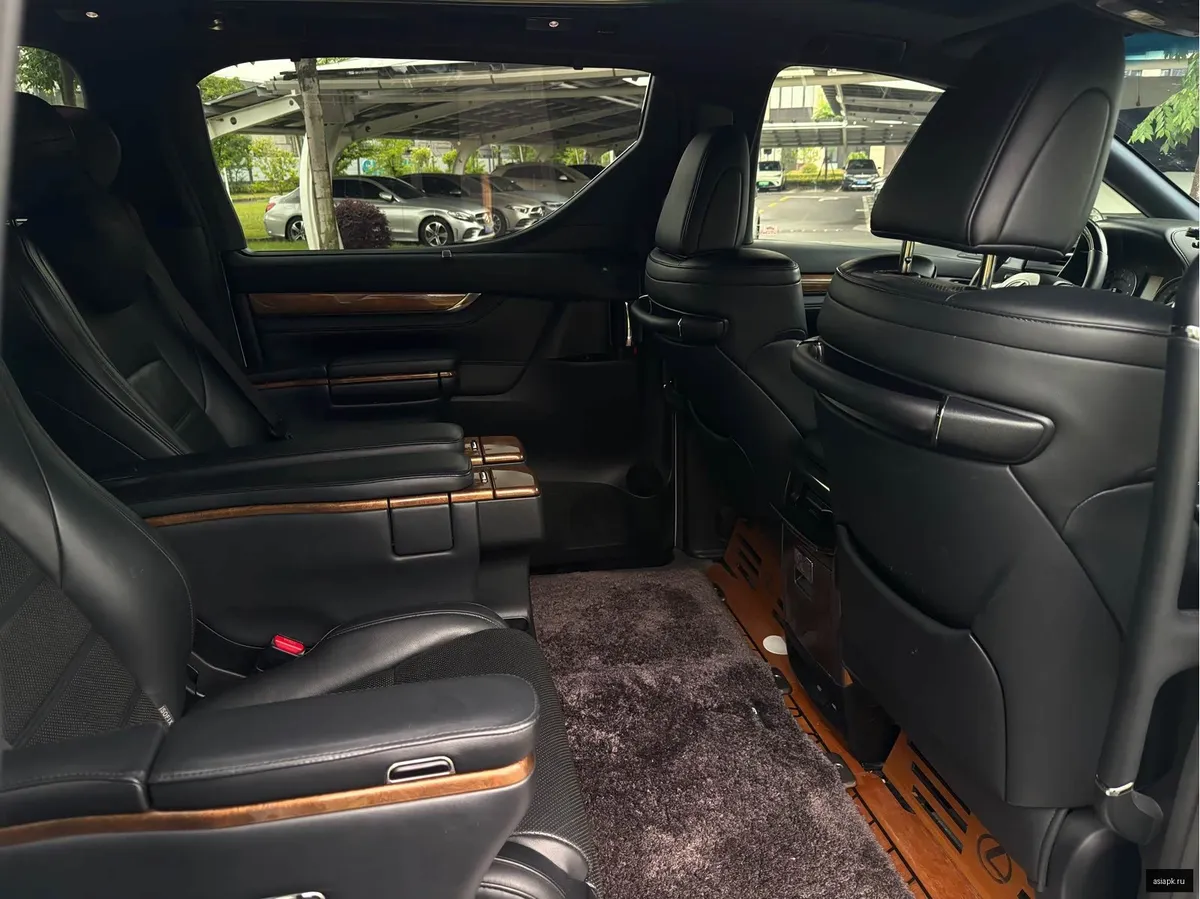 Toyota Alphard 6