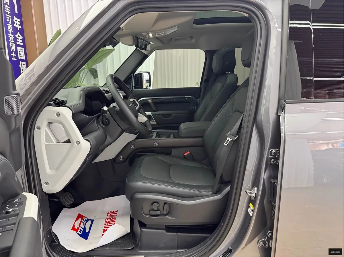 Land Rover Defender 5