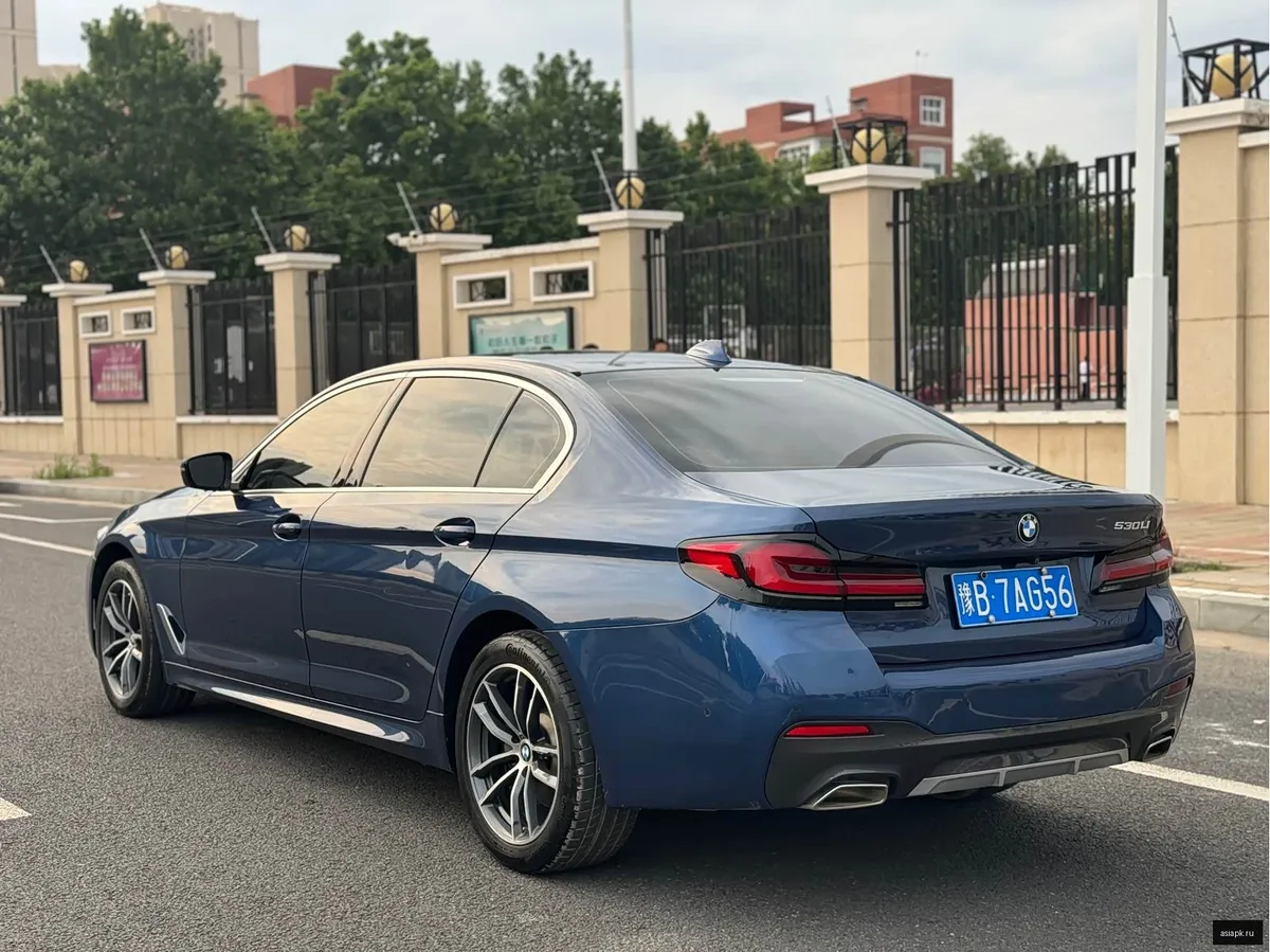 BMW 5-Series 4