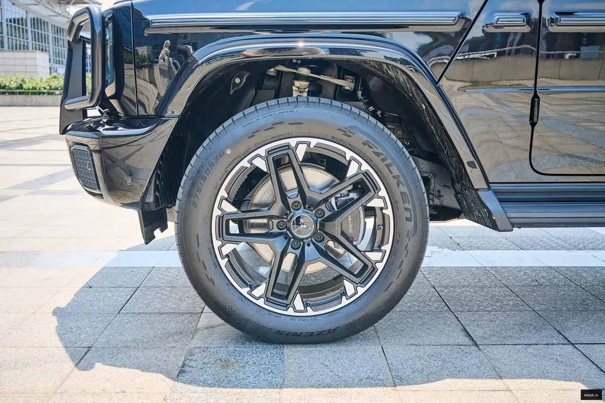 Mercedes-Benz G-Class 4