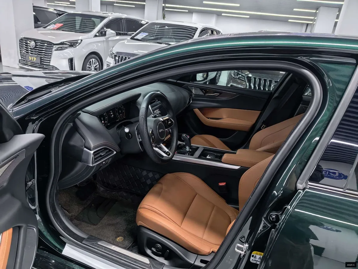 Jaguar XE 5