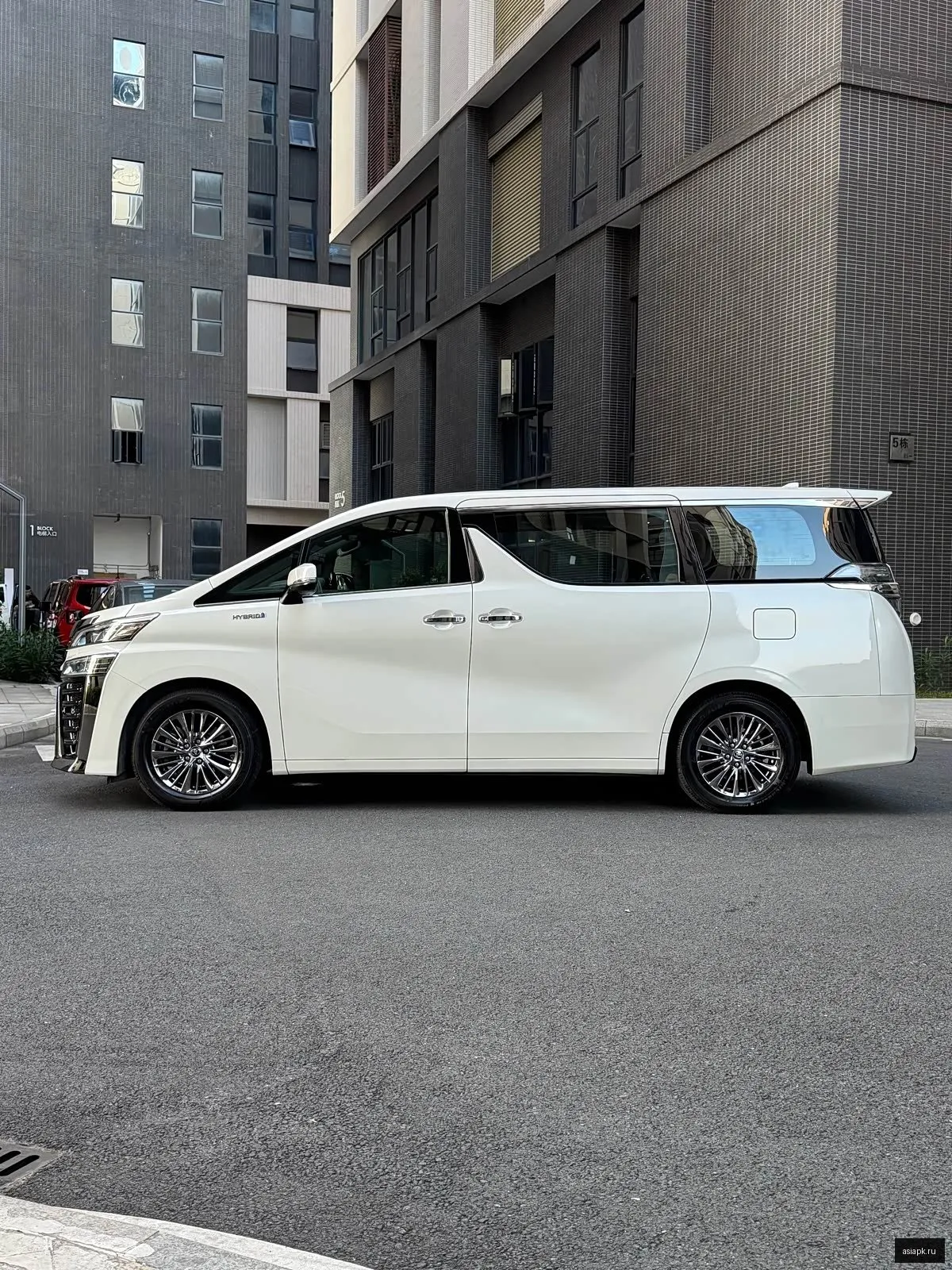 Toyota Vellfire 3