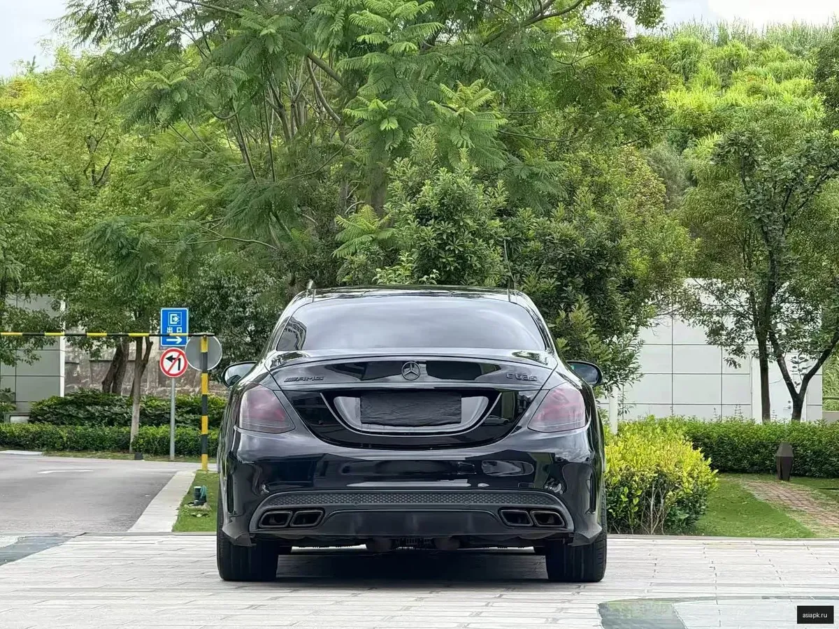 Mercedes-Benz C-Class 4