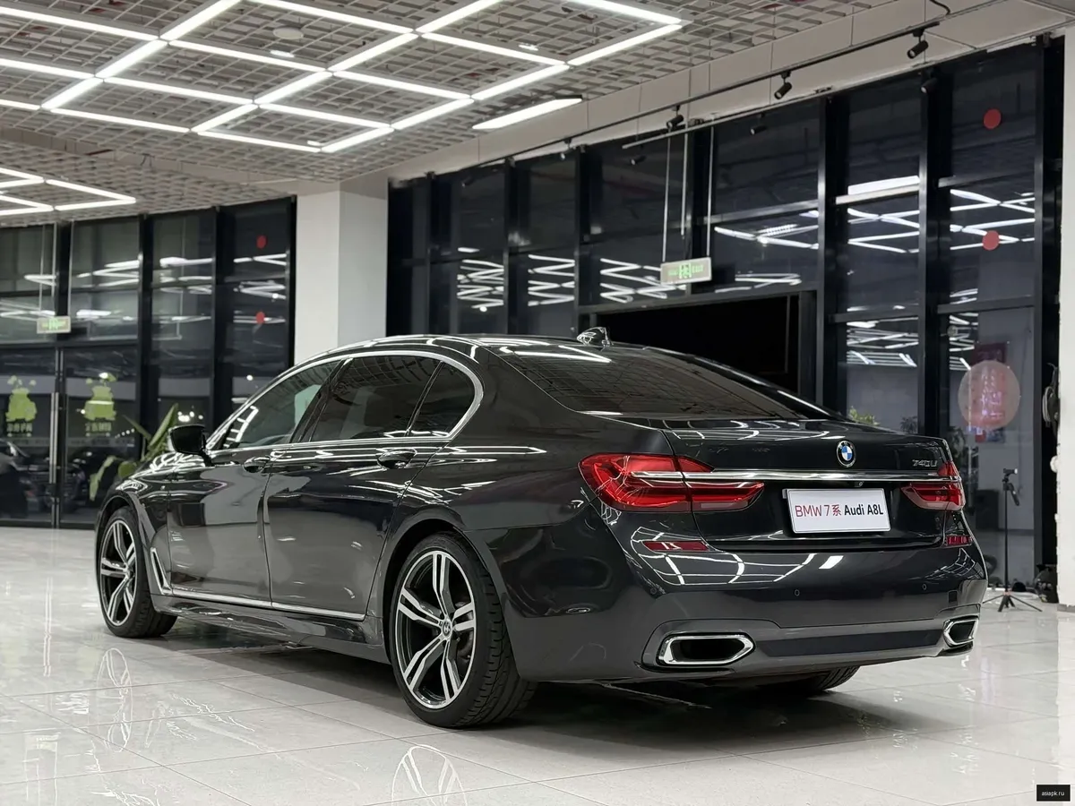 BMW 7-Series 4
