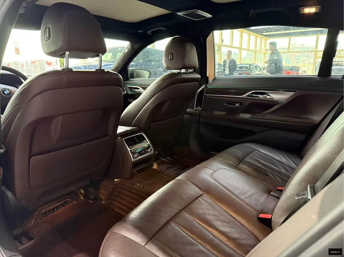BMW 7-Series 6