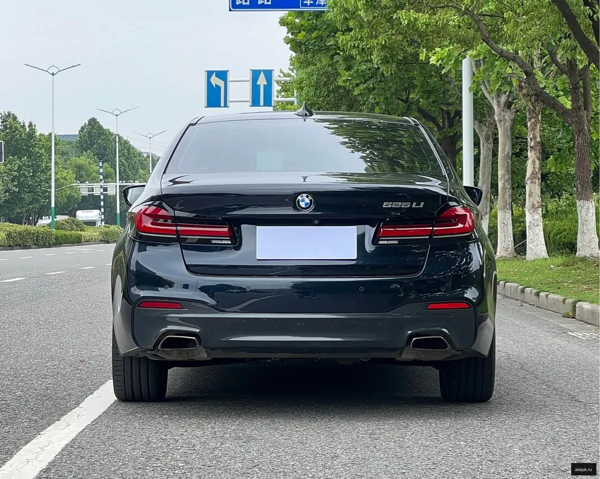 BMW 5-Series 4