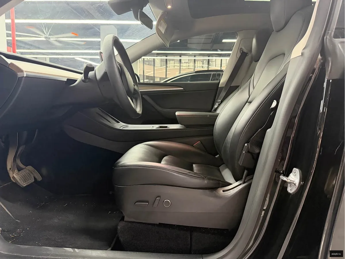 tesla Model Y 5