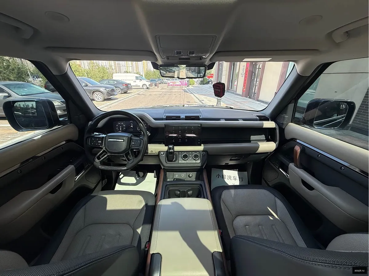 Land Rover Defender 2