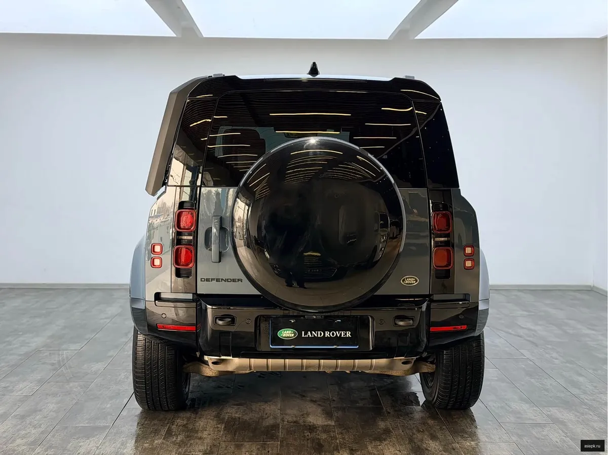Land Rover Defender 5
