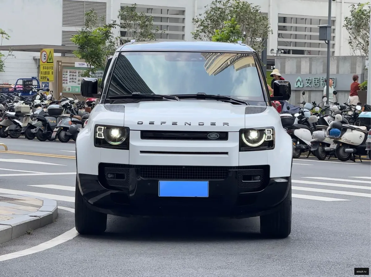 Land Rover Defender 2