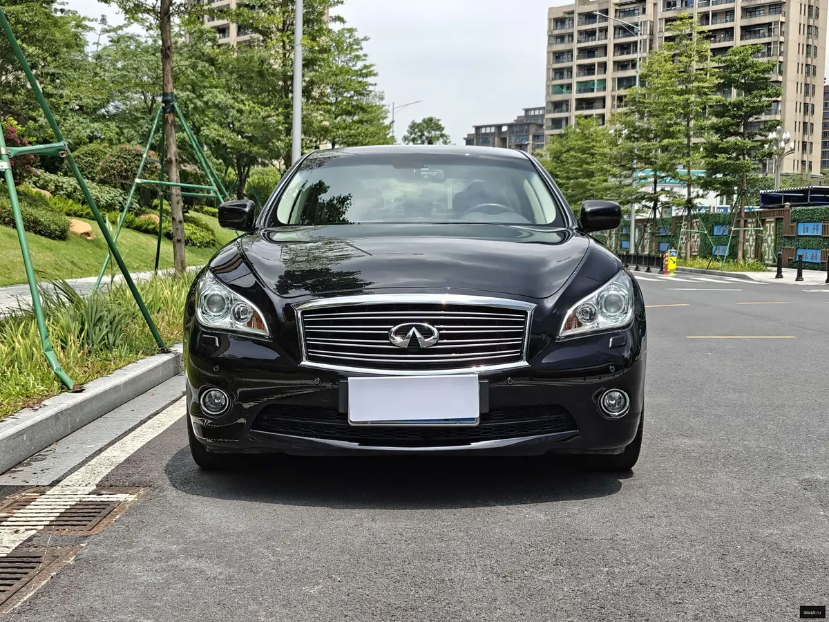 Infiniti Q70 3