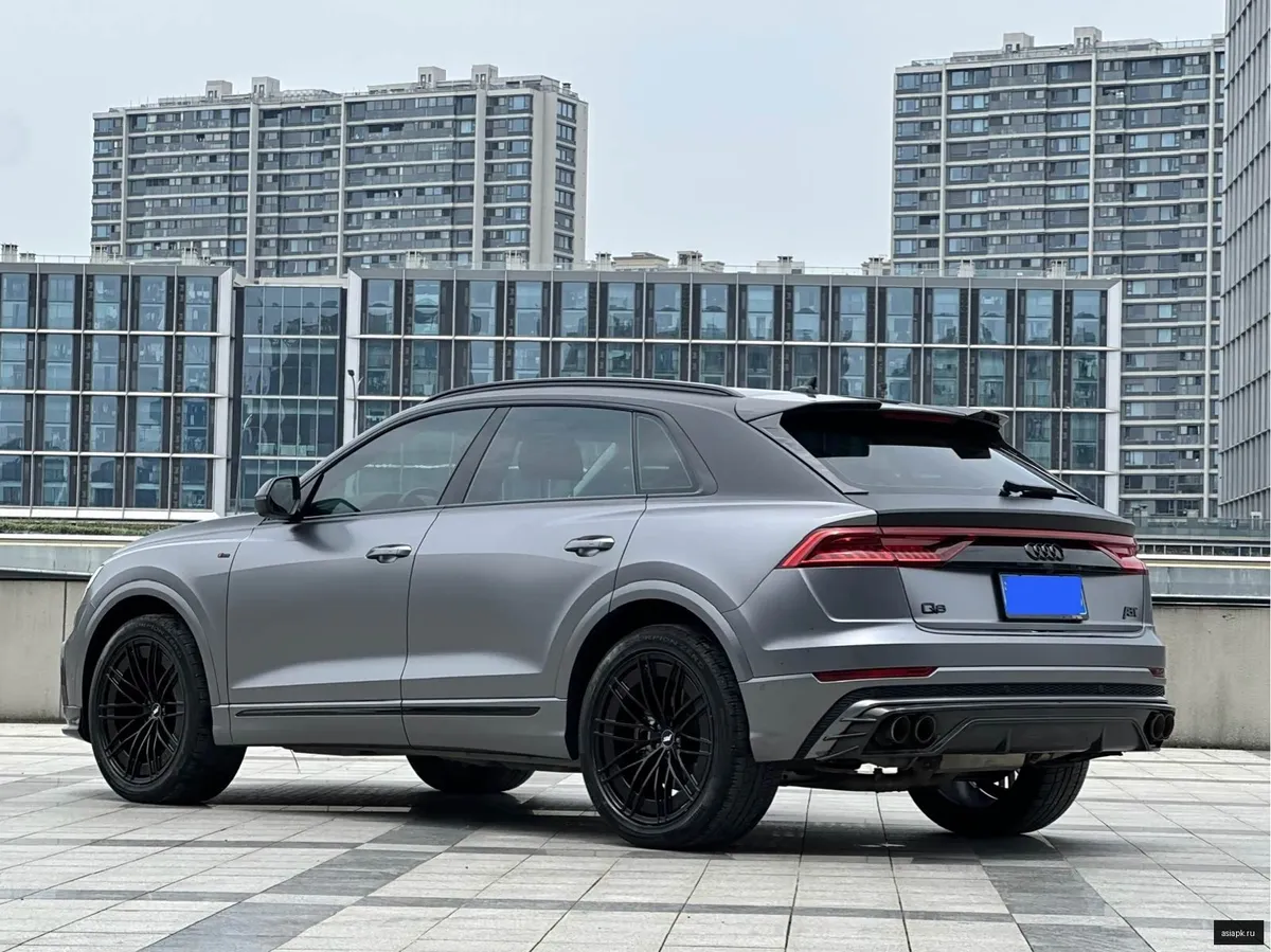 Audi Q8 6