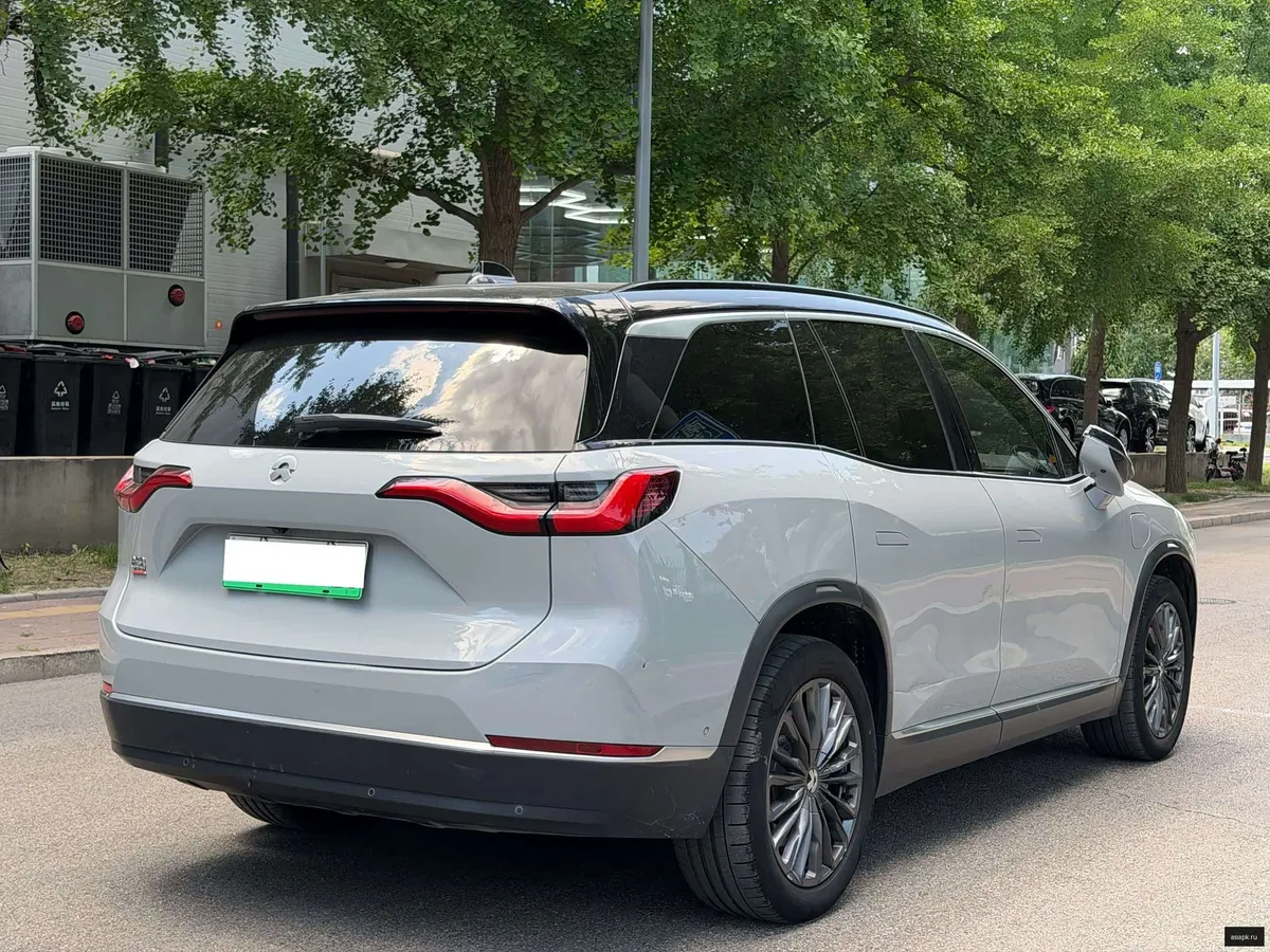 Nio ES8 4
