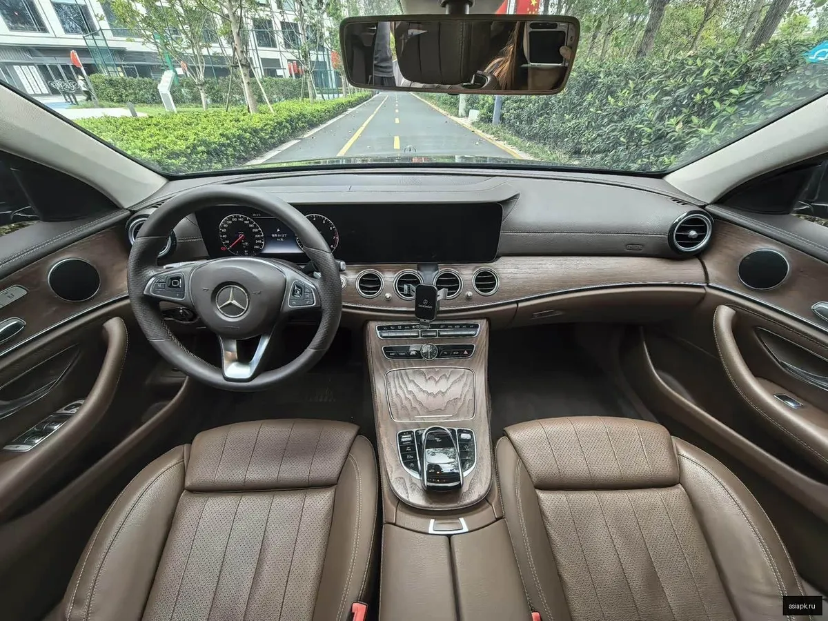 Mercedes-Benz E-Class 6