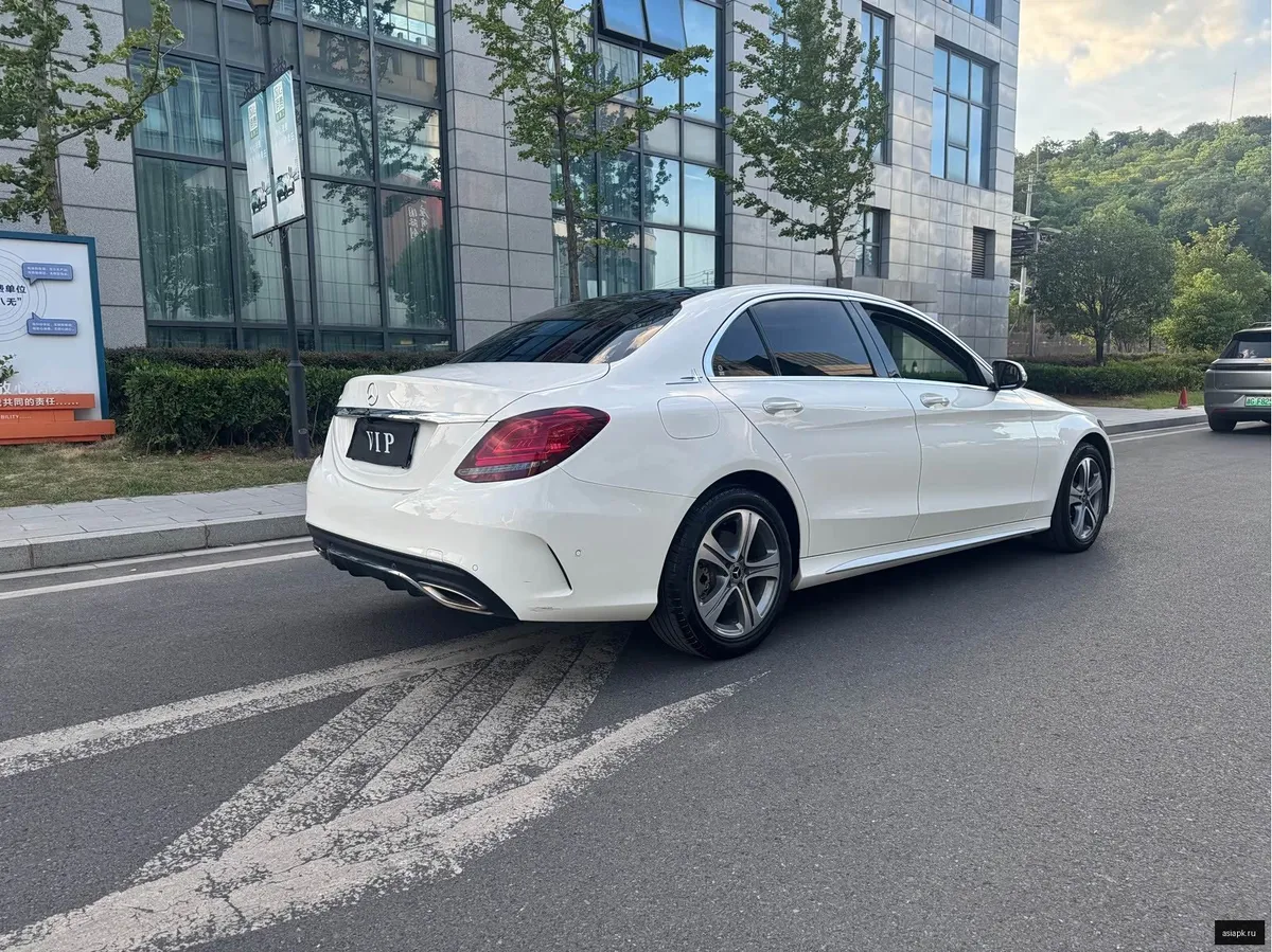 Mercedes-Benz C-Class 5