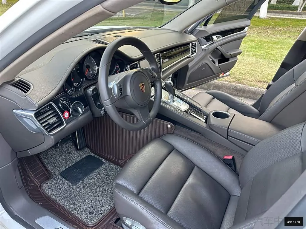 Porsche Panamera 4