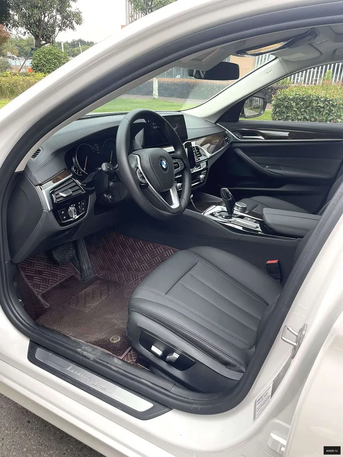 BMW 5-Series 4