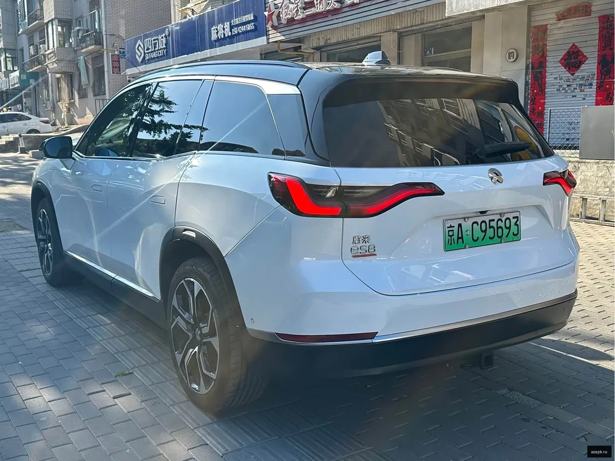 Nio ES8 4