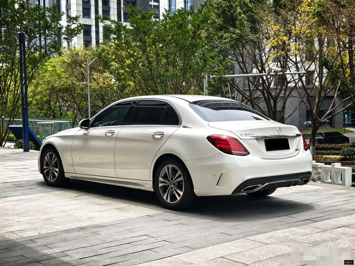 Mercedes-Benz C-Class 3