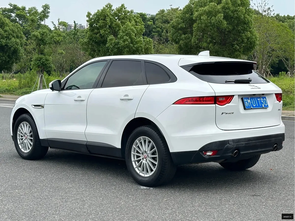 Jaguar F-Pace 6