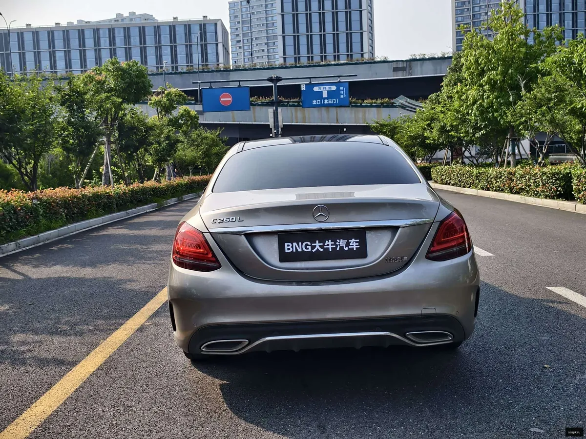 Mercedes-Benz C-Class 5