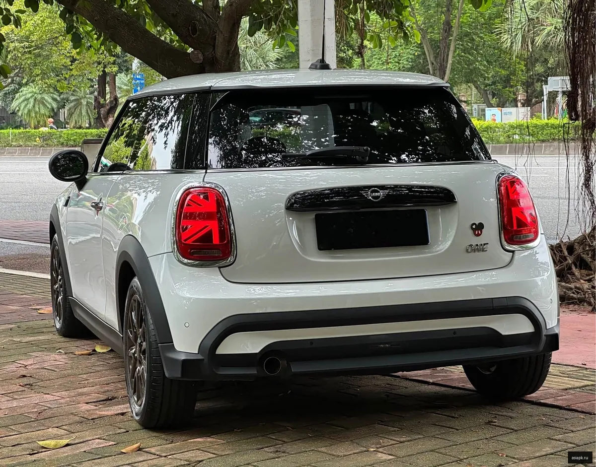 MINI Hatch 4