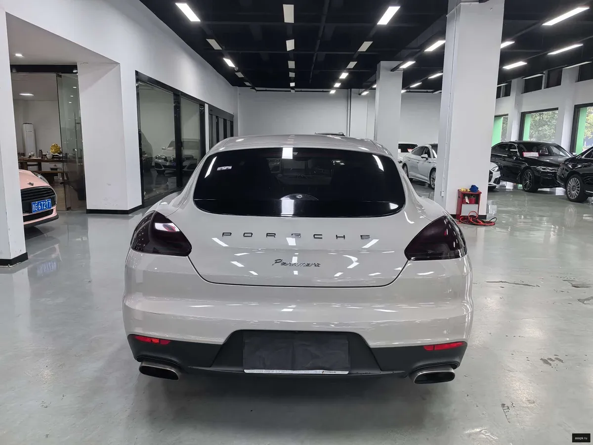 Porsche Panamera 6