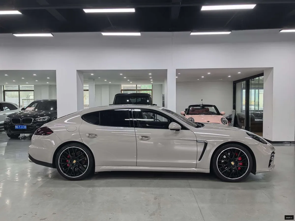 Porsche Panamera 4