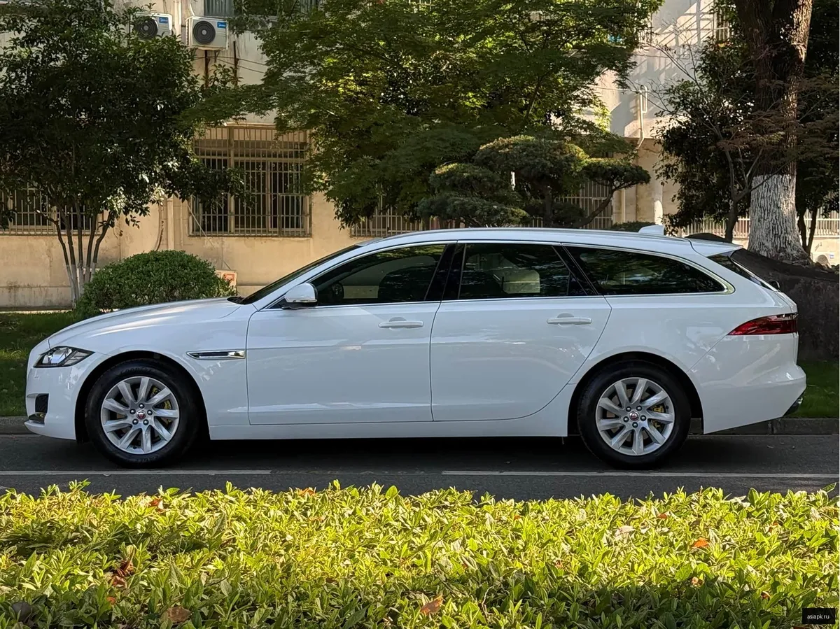 Jaguar XF 3