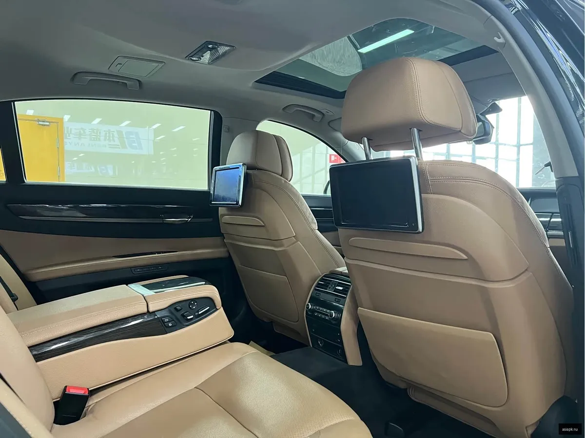 BMW 7-Series 5