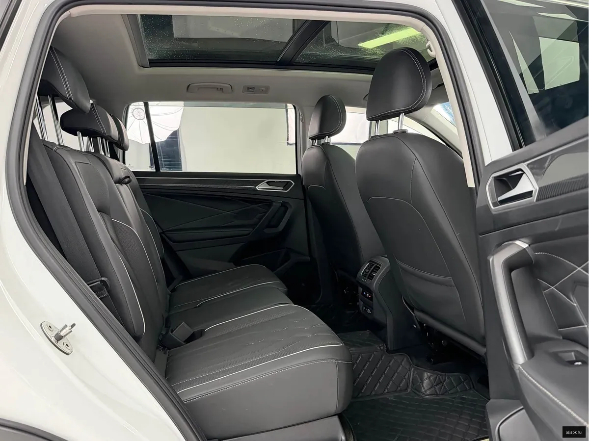 Volkswagen Tiguan L 6