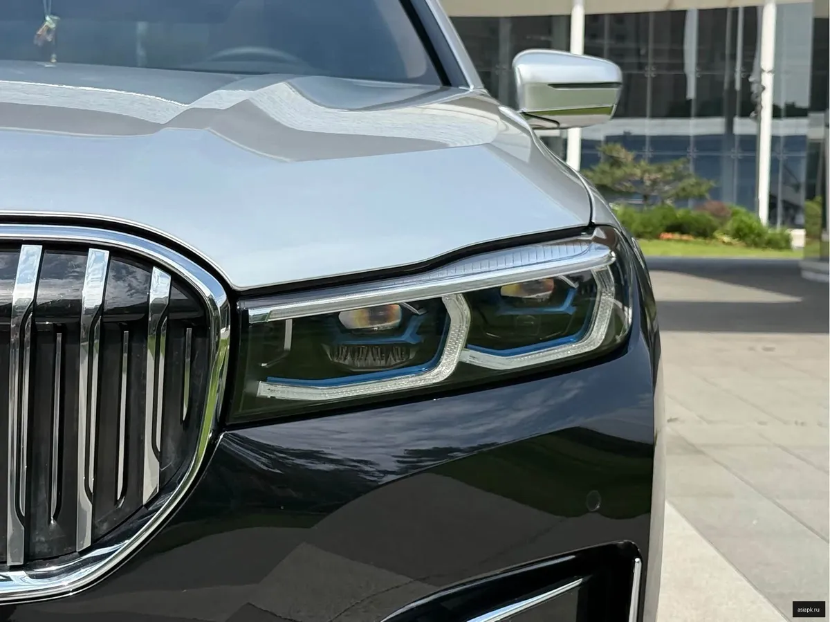 BMW 7-Series 4