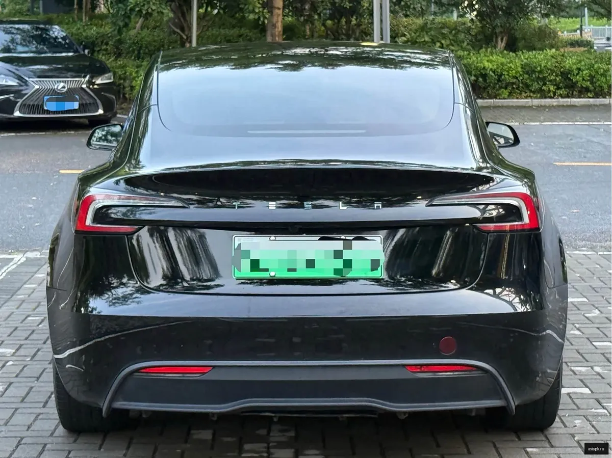 tesla Model Y 6