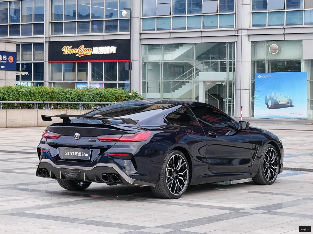 BMW 8-Series 4
