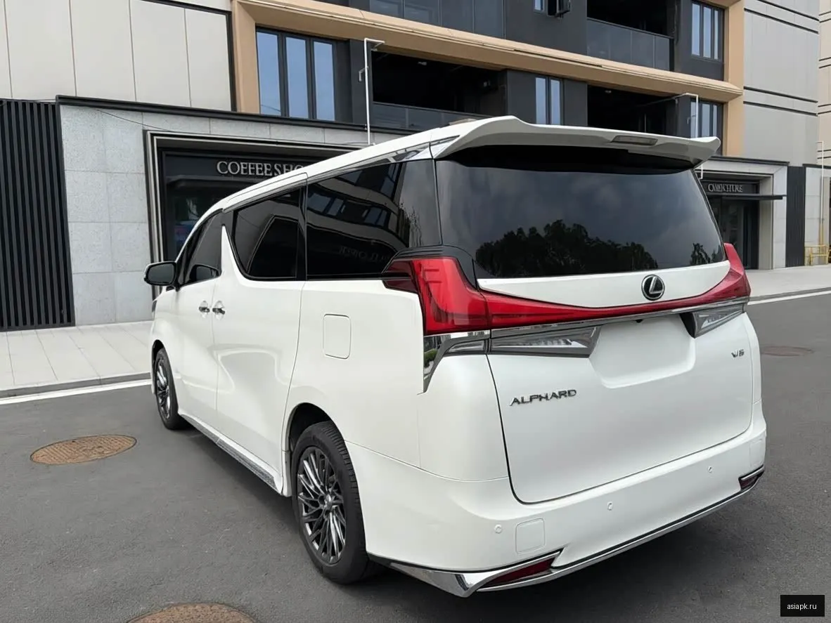 Toyota Alphard 3