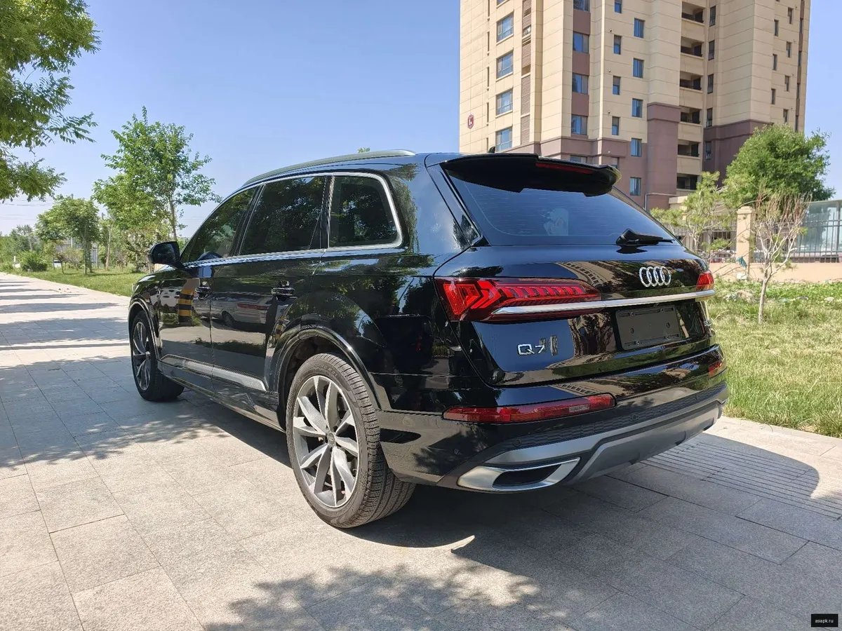Audi Q7 4