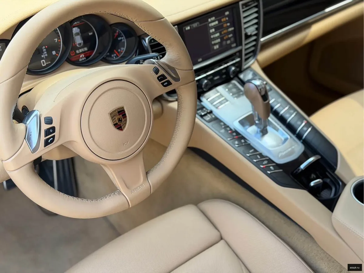 Porsche Panamera 6
