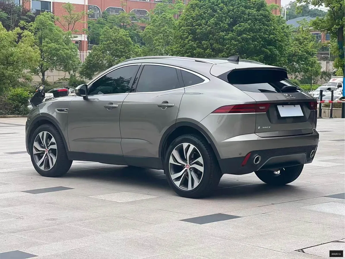 Jaguar E-Pace 6