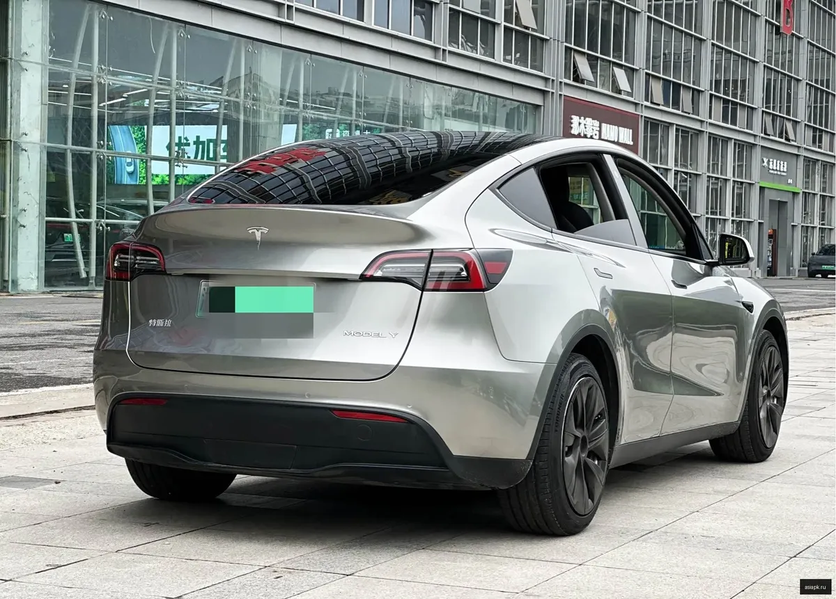 tesla Model Y 6