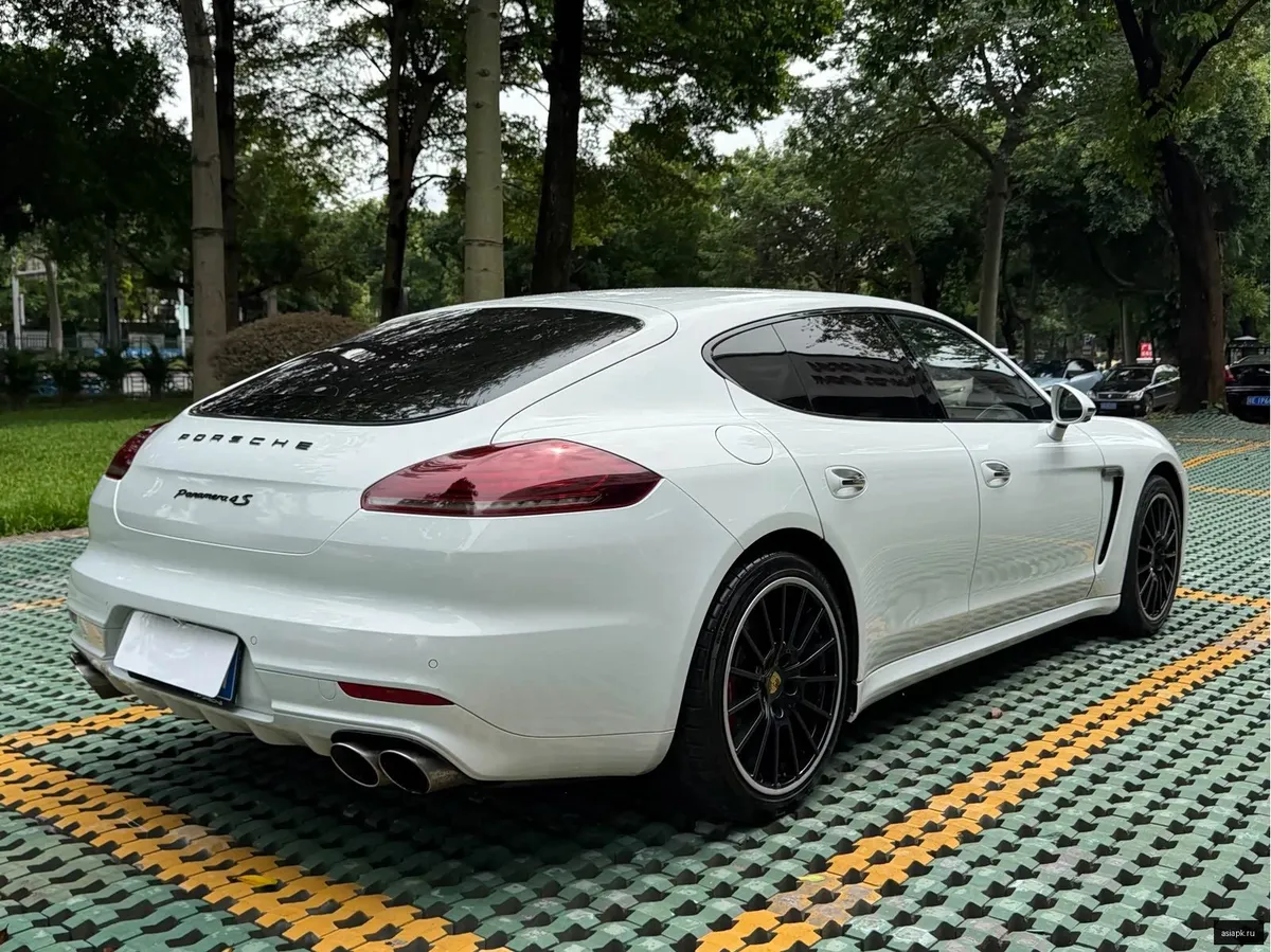 Porsche Panamera 6