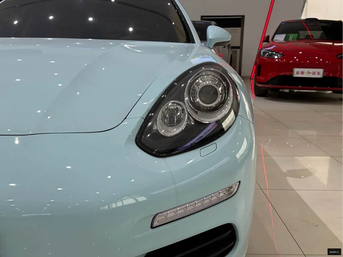 Porsche Panamera 4