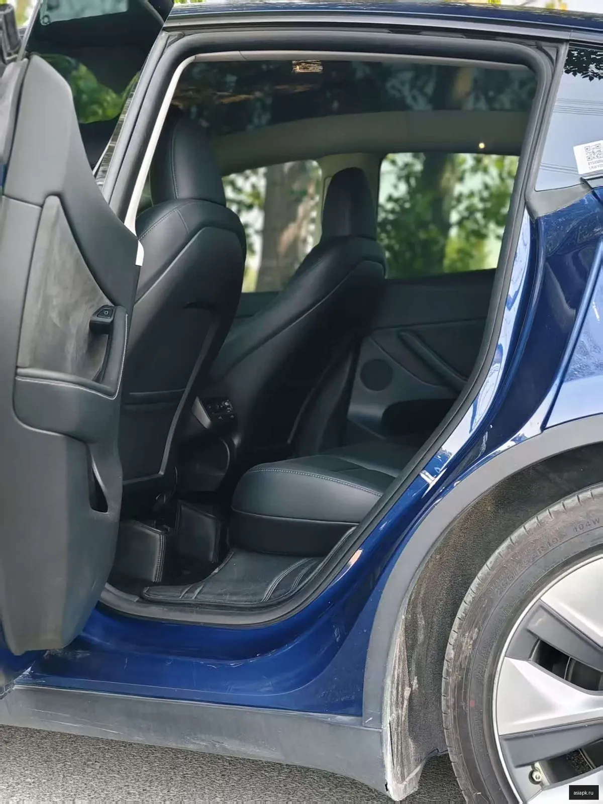 tesla Model Y 6