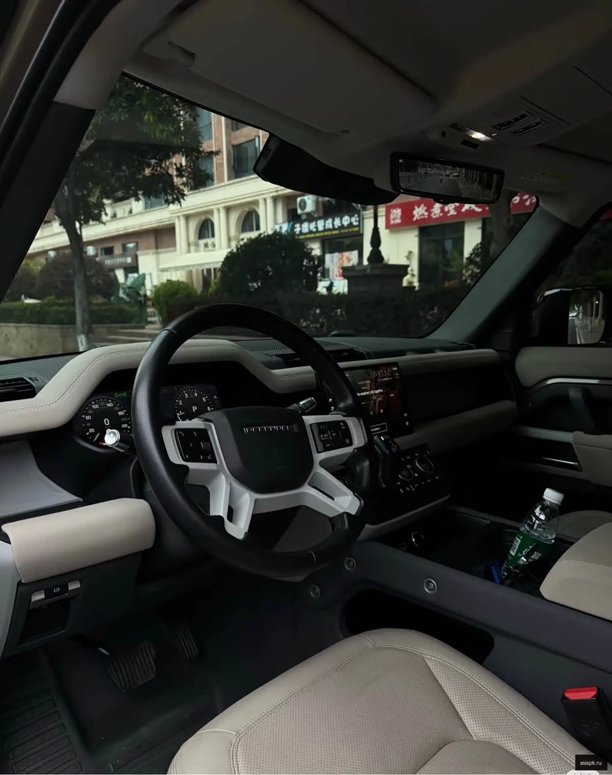 Land Rover Defender 5