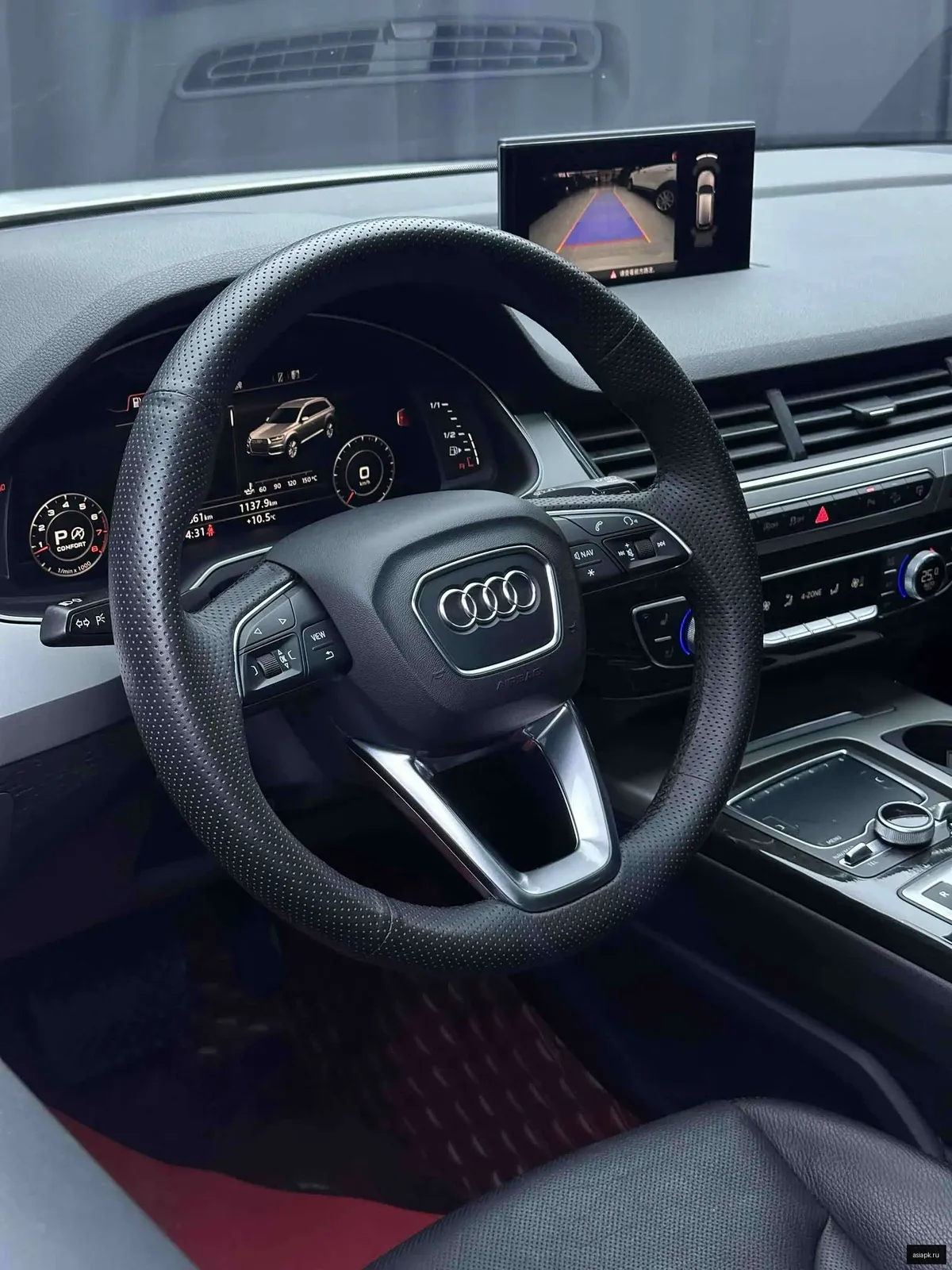 Audi Q7 4