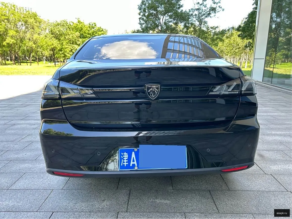 Peugeot 408 5