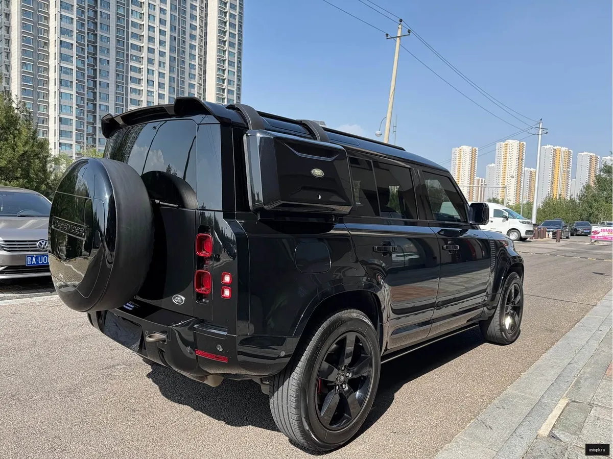 Land Rover Defender 4